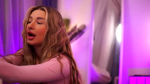 Snapshot of avashay chatting on 03-07-25, 12:04 Carina online show from 03-07-25, 12:04