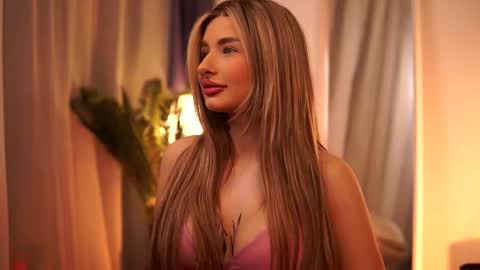 Snapshot of avashay chatting on 03-11-25, 10:31 Carina online show from 03-11-25, 10:31