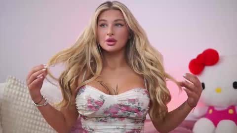 Snapshot of avashay chatting on 09-24-25, 09:18 Carina online show from 09-24-25, 09:18