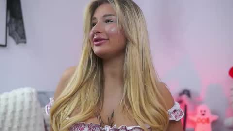 Snapshot of avashay chatting on 10-27-25, 09:52 Carina online show from 10-27-25, 09:52