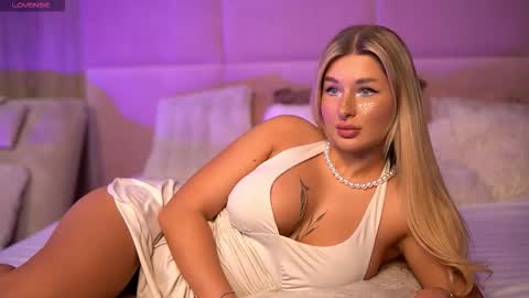 Snapshot of avashay chatting on 10-29-25, 10:22 Carina online show from 10-29-25, 10:22