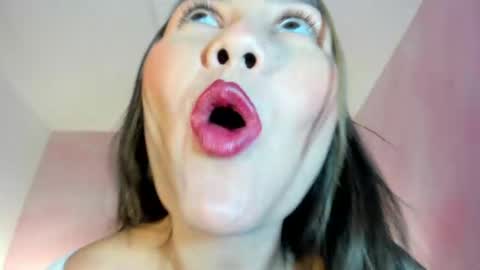 avawhiite online show from 03-18-26, 06:33