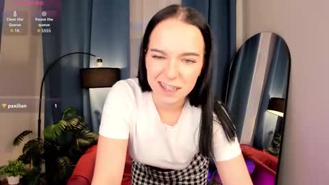 Snapshot of avelyne_ chatting on 10-14-25, 02:07 Avelyne online show from 10-14-25, 02:07