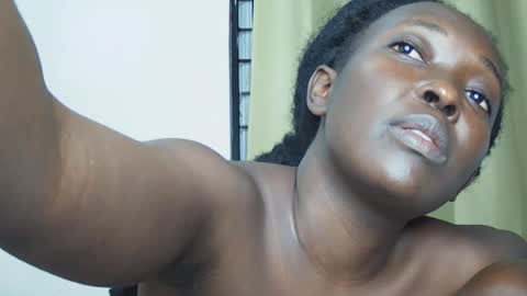 Snapshot of averrine chatting on 06-21-26, 08:22 averrine online show from 06-21-26, 08:22