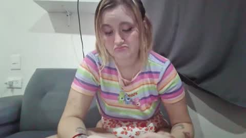 Snapshot of avery_doll21 chatting on 06-09-26, 11:16 Avery Doll online show from 06-09-26, 11:16