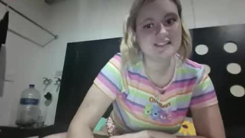 Snapshot of avery_doll21 chatting on 06-11-26, 12:32 Avery Doll online show from 06-11-26, 12:32