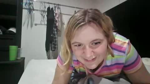 Snapshot of avery_doll21 chatting on 06-11-26, 02:53 Avery Doll online show from 06-11-26, 02:53