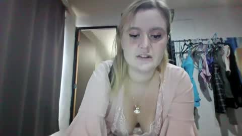 Snapshot of avery_doll21 chatting on 06-28-26, 04:35 Avery Doll online show from 06-28-26, 04:35