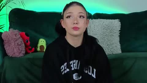 Snapshot of averywillow chatting on 09-25-25, 05:11 AveryWillow online show from 09-25-25, 05:11