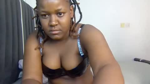 Snapshot of avril_lily chatting on 02-16-26, 07:15 Avril online show from 02-16-26, 07:15