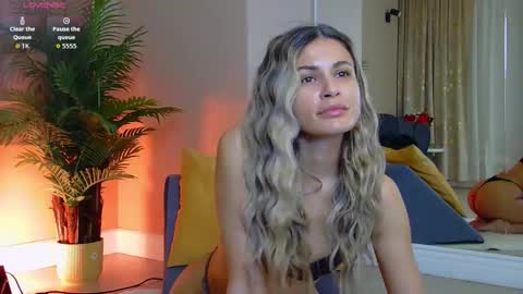 AVRILL CYRUX online show from 02-11-26, 07:57