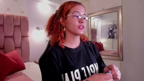 Snapshot of avrilwayne chatting on 11-22-25, 12:04 Avril online show from 11-22-25, 12:04