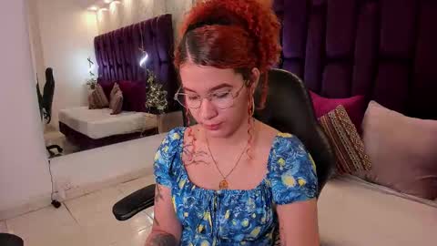 Snapshot of avrilwayne chatting on 11-27-25, 11:45 Avril online show from 11-27-25, 11:45