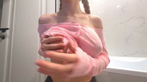 Avrora online show from 09-22-25, 03:14