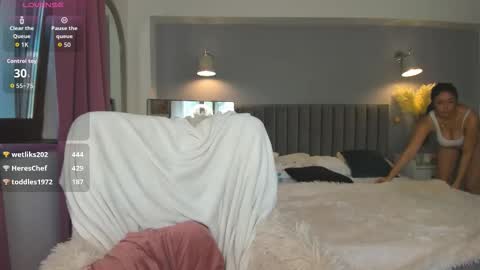 Snapshot of awesome_jolie chatting on 09-22-25, 07:10 Jolie online show from 09-22-25, 07:10