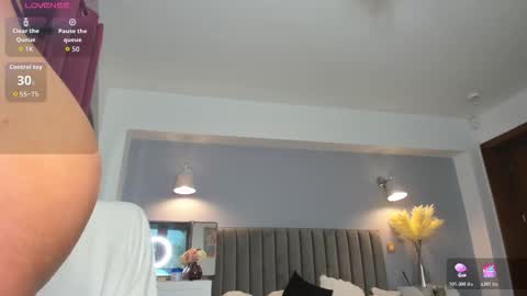 Snapshot of awesome_jolie chatting on 12-14-25, 08:09 Jolie online show from 12-14-25, 08:09