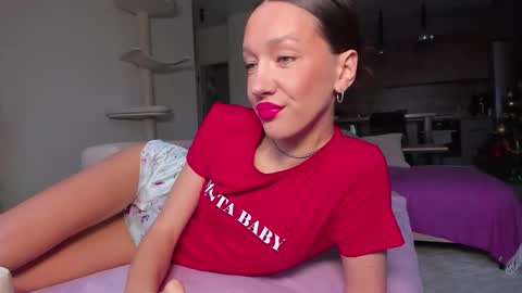 Awgustina online show from 12-18-25, 08:42