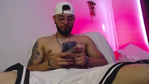 Independiente Model online show from 10-26-25, 01:28