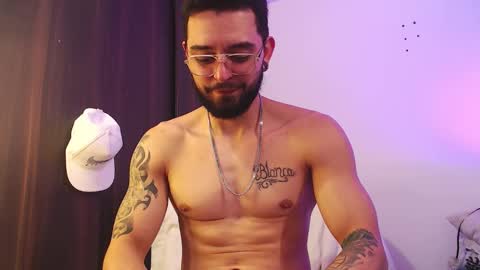 Independiente Model online show from 11-05-25, 04:07