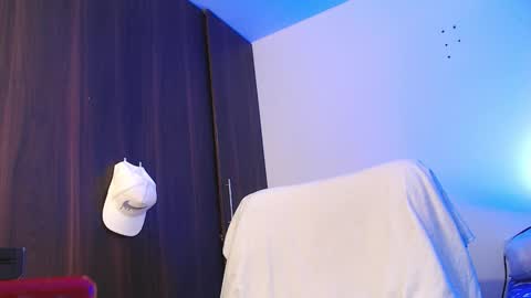 Independiente Model online show from 11-08-25, 12:16