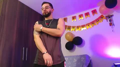 Snapshot of axel_7070 chatting on 12-19-25, 07:10 Independiente Model online show from 12-19-25, 07:10