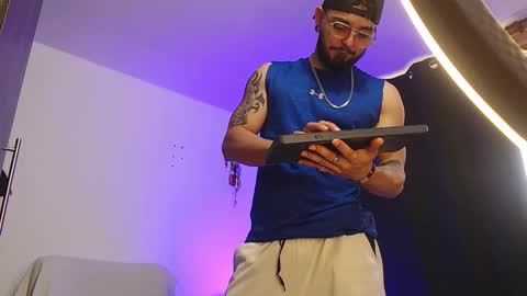 Snapshot of axel_7070 chatting on 01-11-26, 02:00 Independiente Model online show from 01-11-26, 02:00