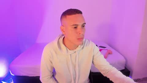 axel__fierro online show from 04-14-26, 09:32
