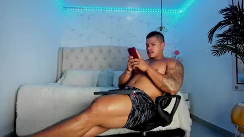 Axel Daviss online show from 09-12-25, 01:44