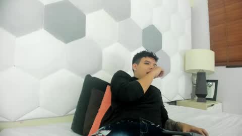 Axel Forte online show from 04-15-26, 01:40