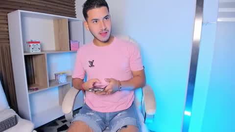 axel_grey_ online show from 09-13-25, 12:05