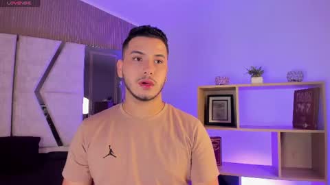axel_grey_ online show from 07-10-26, 12:52