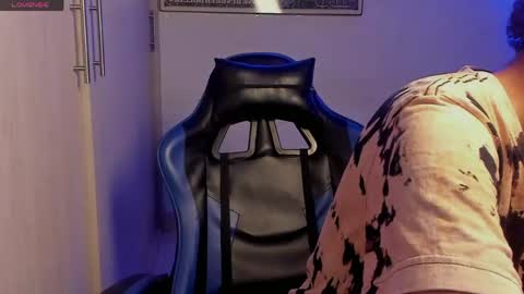 Axel online show from 04-25-26, 05:21