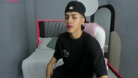 Snapshot of axel_mendoza_ chatting on 06-16-26, 08:00 A X E L online show from 06-16-26, 08:00