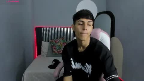 Snapshot of axel_mendoza_ chatting on 06-23-26, 08:18 A X E L online show from 06-23-26, 08:18
