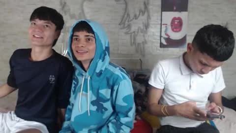 axel_milo_and_kairo online show from 12-03-25, 09:13