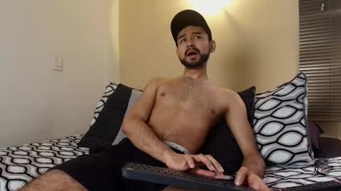 Axel Moon online show from 12-17-25, 05:08