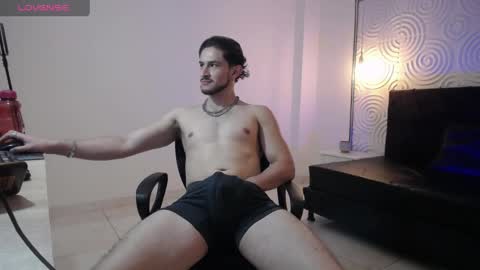 Snapshot of axel_porn_ chatting on 04-11-26, 01:37 Axel online show from 04-11-26, 01:37