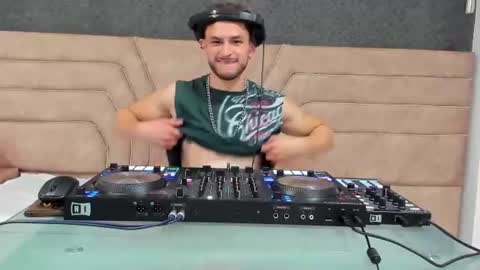 Axel  online show from 07-10-26, 03:03