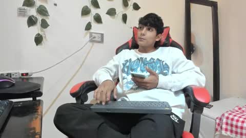 axel_rosse2 online show from 11-01-25, 10:23