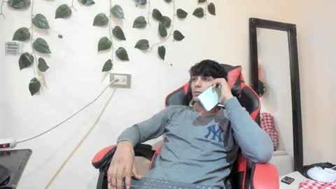 axel_rosse2 online show from 11-02-25, 09:39