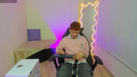 AXEL  online show from 10-19-25, 03:29