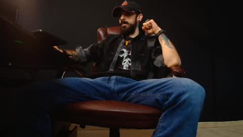 Snapshot of axelcolton chatting on 01-15-25, 07:05 AxelColton online show from 01-15-25, 07:05