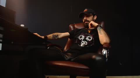 Snapshot of axelcolton chatting on 01-15-25, 10:06 AxelColton online show from 01-15-25, 10:06