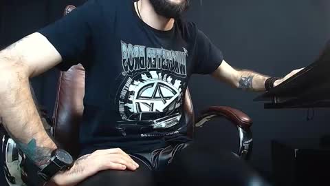 Snapshot of axelcolton chatting on 01-20-25, 03:50 AxelColton online show from 01-20-25, 03:50