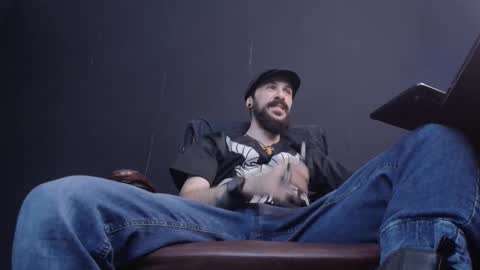 Snapshot of axelcolton chatting on 02-05-25, 06:35 AxelColton online show from 02-05-25, 06:35