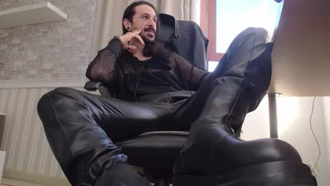 Snapshot of axelcolton chatting on 10-17-25, 10:29 AxelColton online show from 10-17-25, 10:29