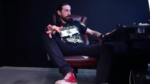 Snapshot of axelcolton chatting on 11-12-25, 11:10 AxelColton online show from 11-12-25, 11:10