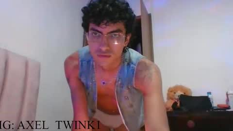 Snapshot of axellatino_ chatting on 11-03-25, 02:13 Axel online show from 11-03-25, 02:13