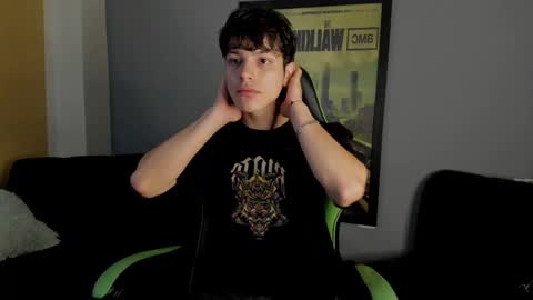 Snapshot of axelraven chatting on 12-09-24, 01:45 Axel Raven online show from 12-09-24, 01:45