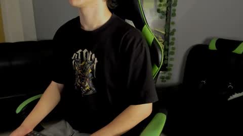 Snapshot of axelraven chatting on 12-24-24, 02:22 Axel Raven online show from 12-24-24, 02:22